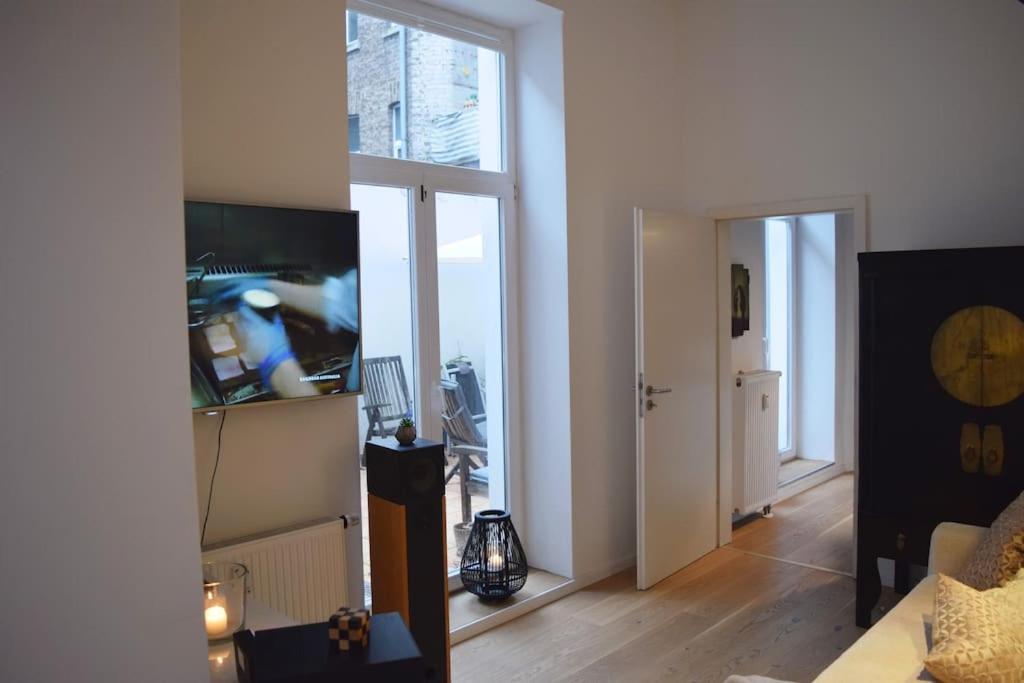 Hochwertige 4-zimmer-wohnung In Koln-sulz Appartement *