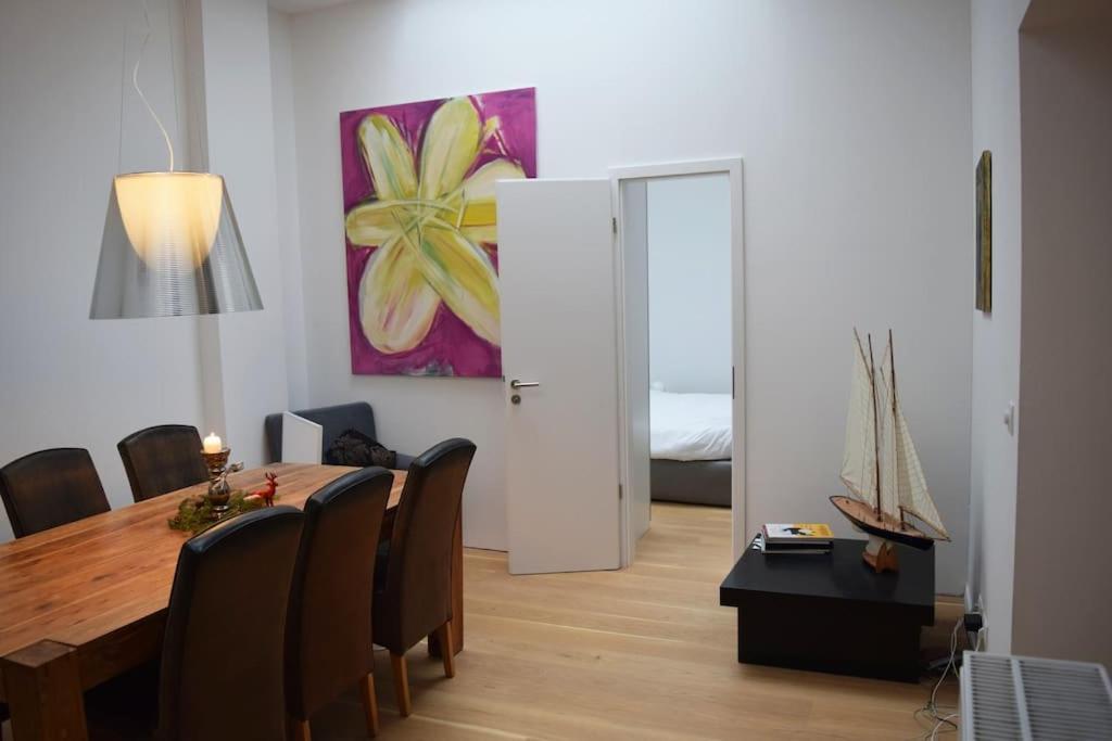 Hochwertige 4-zimmer-wohnung In Koln-sulz Appartement *